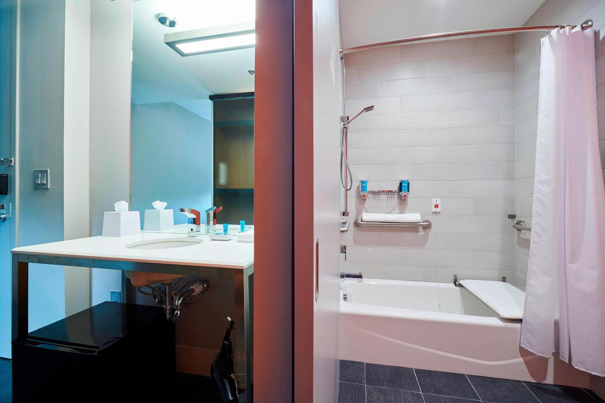 Hotel Aloft Cleveland Airport à North Olmsted Extérieur photo