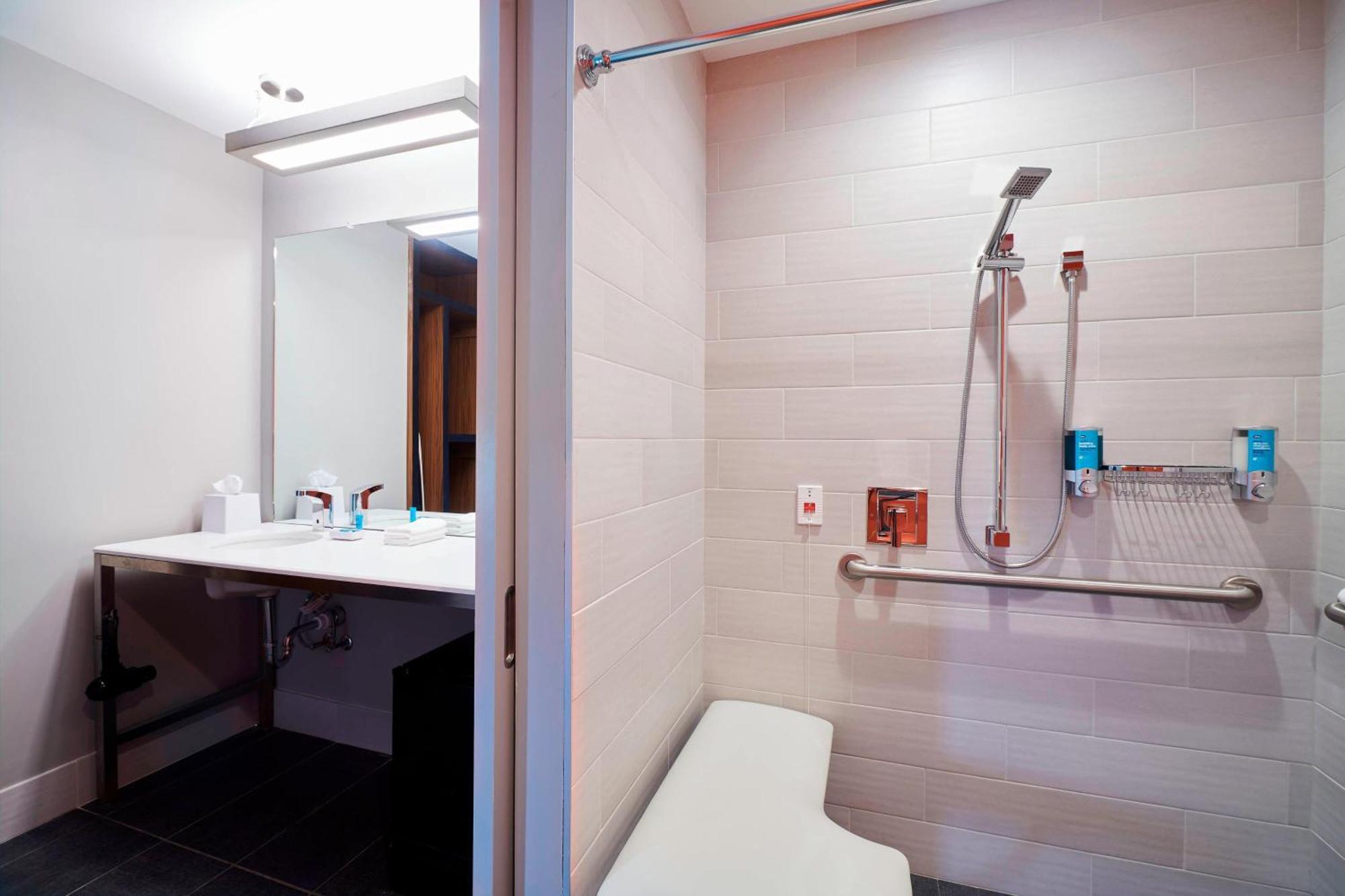 Hotel Aloft Cleveland Airport à North Olmsted Extérieur photo